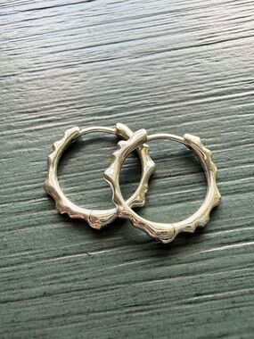 Monica Vinader Siren Muse Ripple Small Hoop Earrings in Sterling Silver